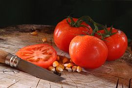 Tomatoes in the kitchen by Rolf Pötsch