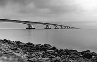 le pont zeeland en noir et blanc