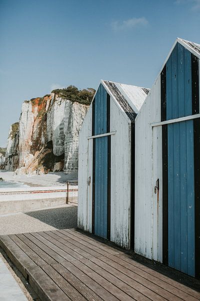Strandhütten an den Kreidefelsen der Normandie | Etretat / Yport, Frankreich von Trix Leeflang