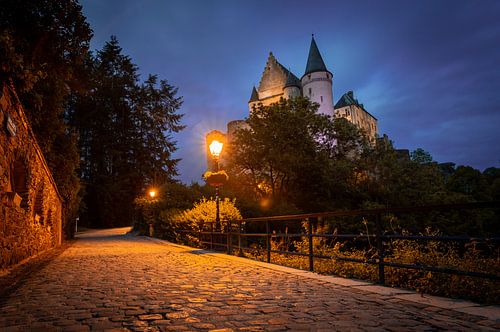 Schloss Vianden, Luxemburg während der blauen Stunde