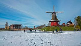 Ice fun at the windmill in Dokkum on the Dokkumer Ee in Friesland by Eye on You