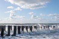 Golfbrekers breken de golven  / Zeeland / Nederland van Photography art by Sacha thumbnail