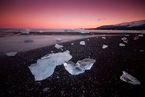 Eis auf Lava Strand