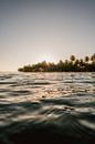Coucher de soleil sur une île tropicale par Andy Troy Aperçu