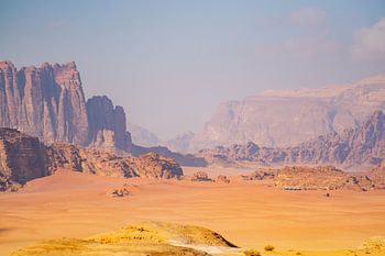 Het mars landschap van de Wadi Rum woestijn