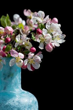 Stilleven met romantische bloemen in roze en wit van Lisette Rijkers