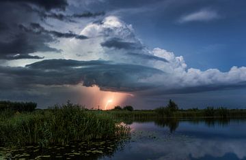 Kinderdijk na het onweer. van Rick Bekker