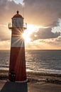Zonsondergang / vuurtoren 'Het lage licht' Westkapelle van Photography art by Sacha thumbnail