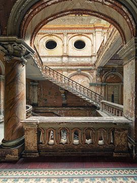 Lost Place - Treppe in verlassenem Schloss - Verlassene Orte von Carina Buchspies