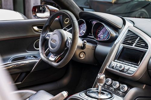 Audi R8 V10 Plus sportwagen dashboard