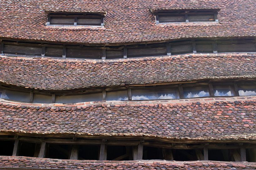 WEISSENBURG Façade de maison et fenêtres - the lucky roof par Bernd Hoyen