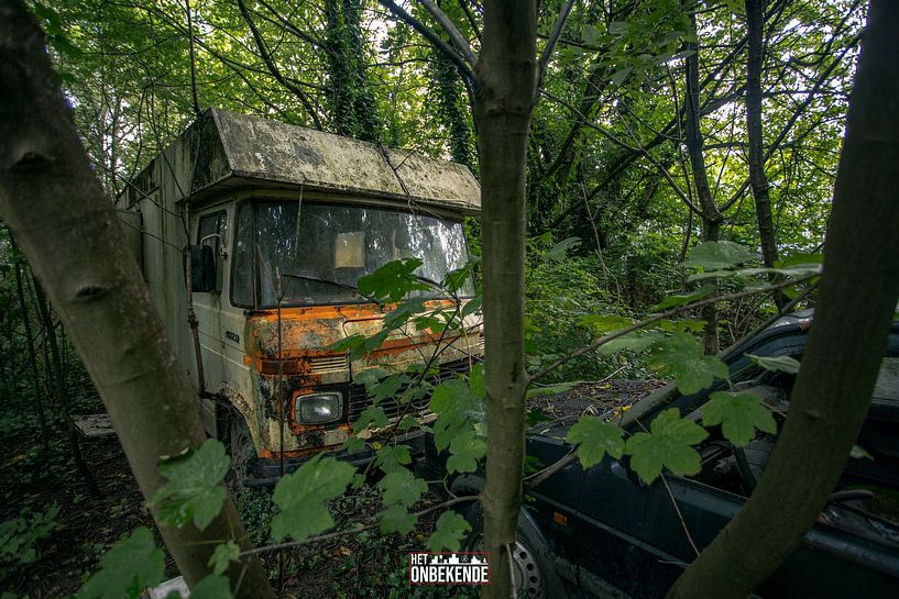 Altes Mercedes-Wohnmobil. von Het Onbekende