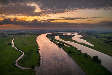 IJssellandschap tijdens zonsondergang van bovenaf gezien van Sjoerd van der Wal Fotografie