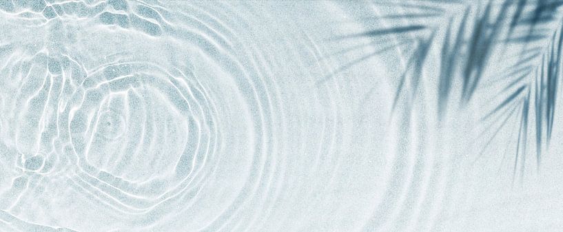 wit zandstrand aan zee van bovenaf van Dörte Bannasch