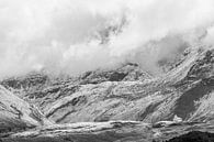 Silvretta hochalpenstrasse in Oostenrijk in zwart-wit van Damien Franscoise thumbnail