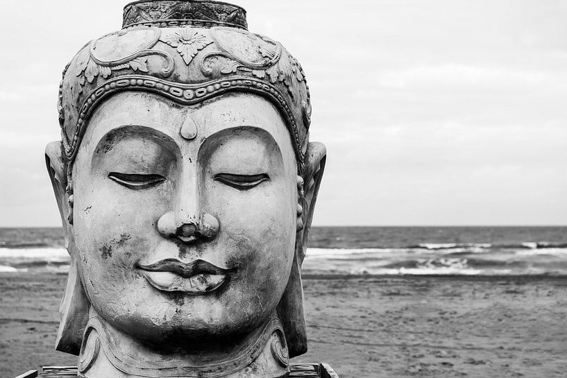 Buddhakopf am Strand von Stephan Zaun