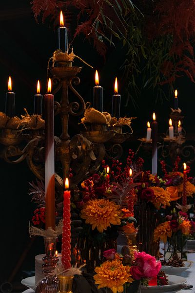 Warmth and light at the festive table by Stille Vertelling