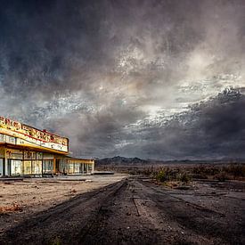 Abandoned 1950s casino along Route 66 by Harry Anders