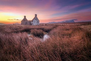 Zonsopkomst in Schotland bij the Moine House van Michel Seelen