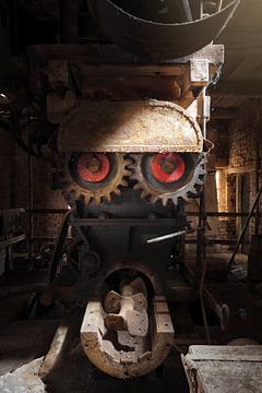 Lostplace - Machine dans une briqueterie abandonnée sur PixelDynamik