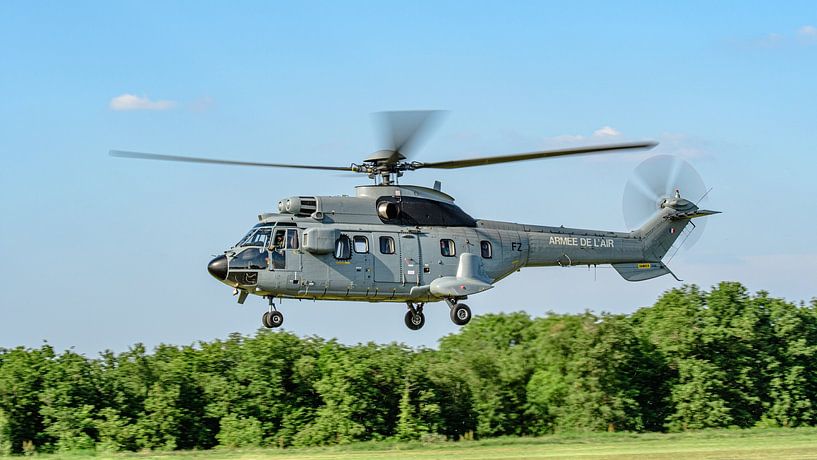 Aerospatiale AS-332L1 Super Puma van de Franse Luchtmacht. van Jaap van den Berg
