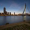 De skyline van Rotterdam in de avond van Raoul Baart