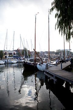 The port of Enkhuizen by Kees van Dun