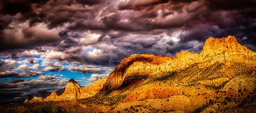 Panorama rotsformatie met donderwolken in Zion National Park Utah USA