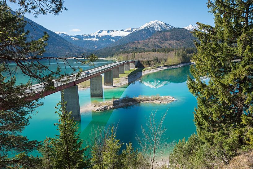 blauwgroene Sylvensteinsee met brug van SusaZoom
