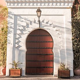 Witte Poort In Marrakech van Henrike Schenk