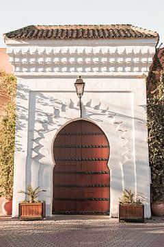 Witte Poort In Marrakech van Henrike Schenk