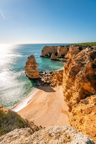 Prachtig strand Praia da Marinha in de Algarve Portugal