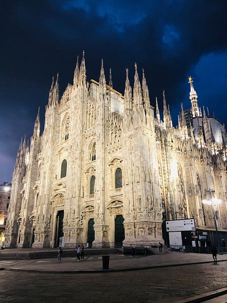 Milan by Hello Pompoyo