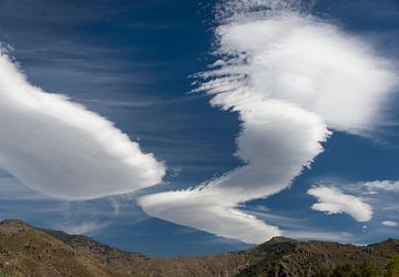 Wolkenlucht van Marcel van Balken