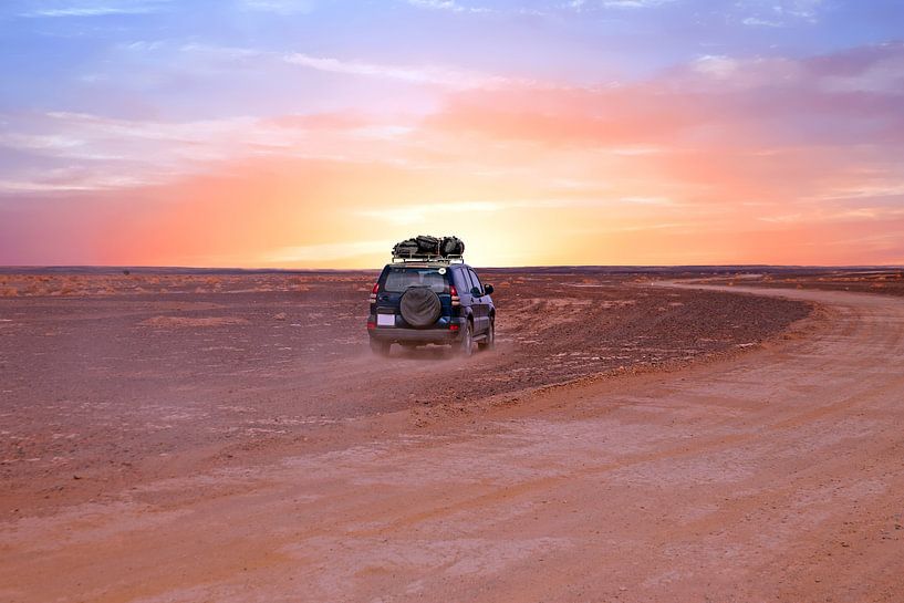 Reizen door de Sahara woestijn in Marokko met zonsondergang van Eye on You