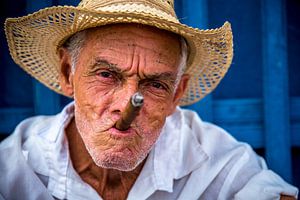 Cubaanse man met cubaanse sigaar