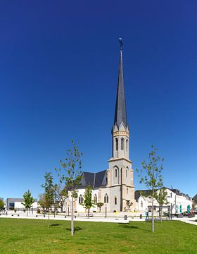 Église avec espaces verts, Bertrange, Batringen, Luxembourg