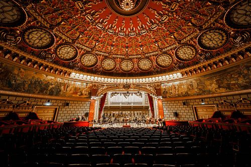 Boekarest, de levendige hoofdstad van Roemenië, verrast met een mix van oude charme en moderne dynamiek.