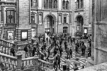 Beweging in de aankomsthal van Patrick Haleyt Photography