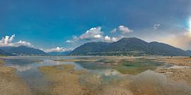 De zandplaten van de monding van de Maggia rivier in het Lago Maggiore, Ascona, Tessin Ticino, Zwitserland van Rene van der Meer