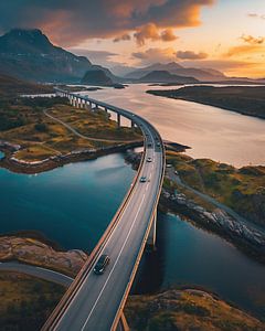Faszinierende Brücke über Norwegens Küste