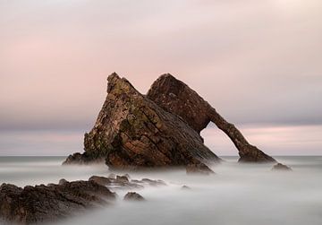 Bow Fiddle Rock in het Noorden van Schotland van Jos Pannekoek