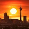 Düsseldorf im glühen des Sonnenuntergangs von LICHTERKISTE