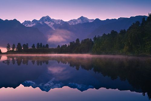 Zonsopkomst bij Lake Matheson, Zuidereiland, Nieuw Zeeland