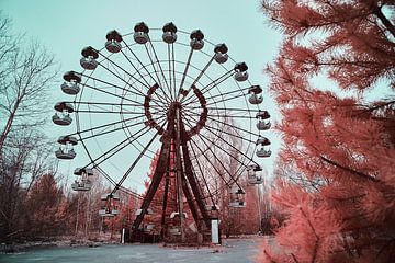 Reuzenrad in Pripyat infrarood van Lars Beekman