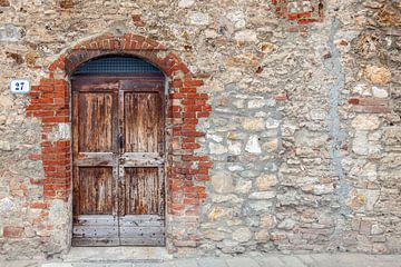 Porte en bois dans une vieille maison sur Tilo Grellmann