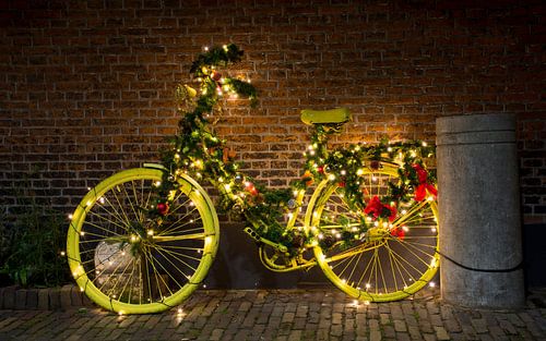 Gele Kerstfiets in Delft