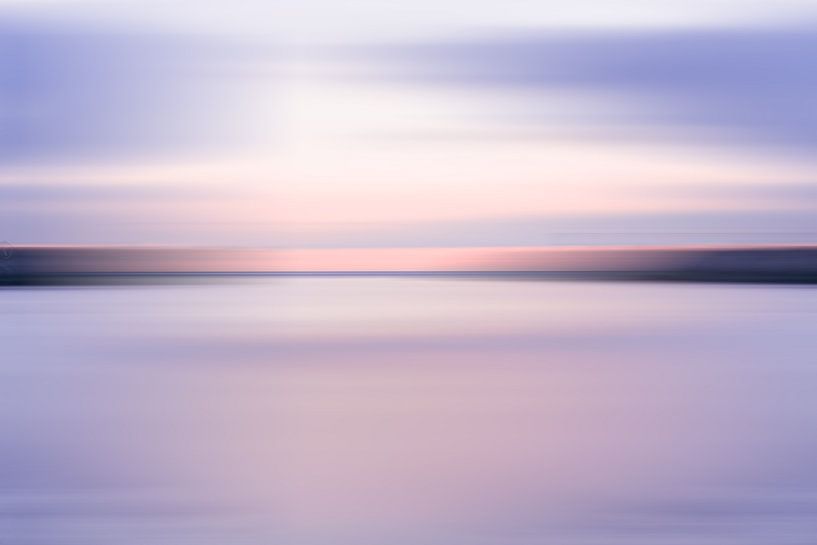 Violetter Sonnenuntergang bei Scheveningen von MICHEL WETTSTEIN