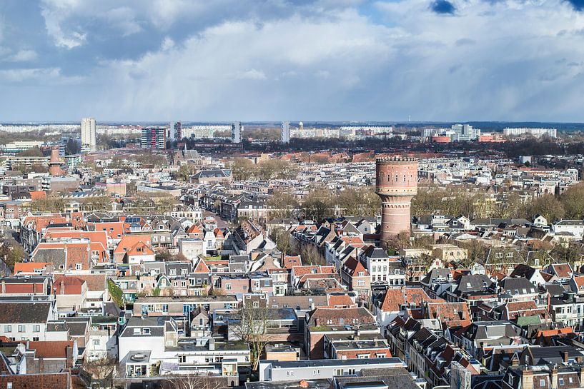 Uitzicht over de Utrechtse binnenstad met de watertoren aan de Lauwerhof van De Utrechtse Internet Courant (DUIC)