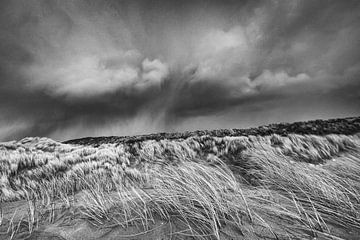 Des nuages de tempête sur les dunes de Zélande ! sur Peter Haastrecht, van